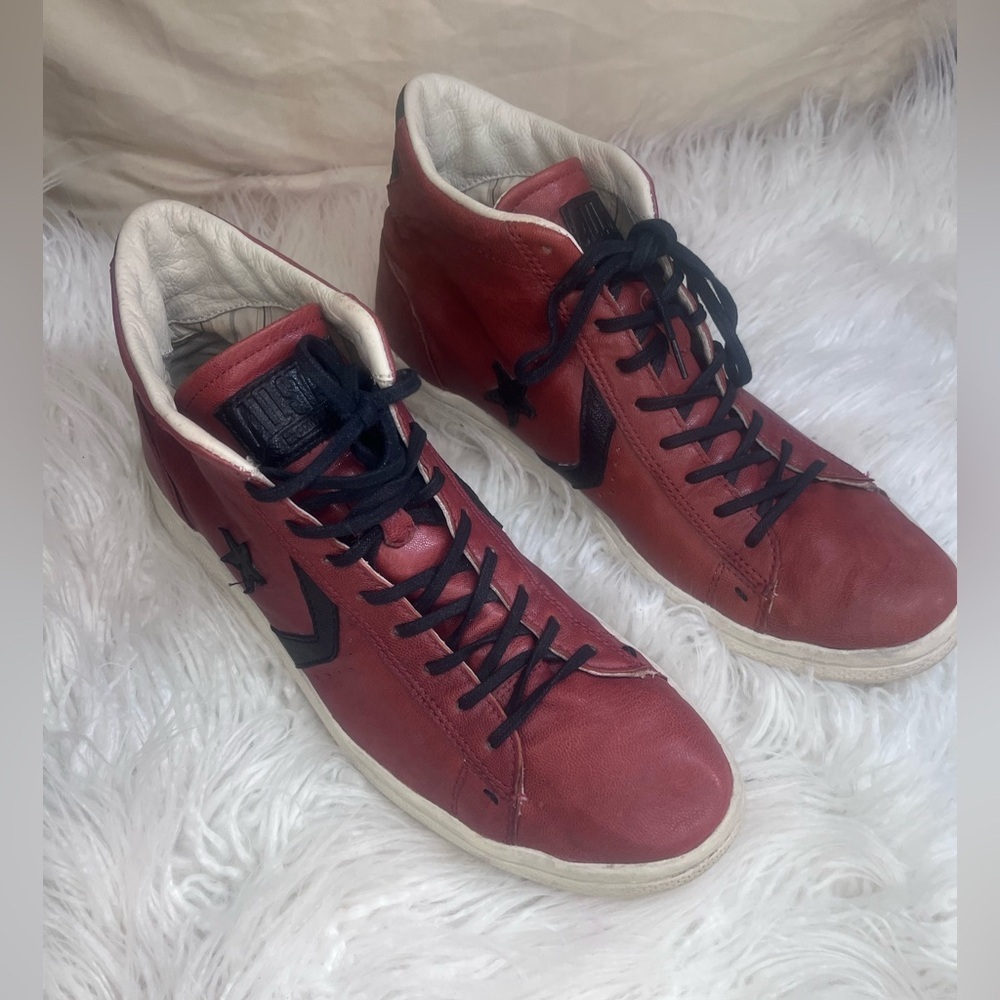 Converse Men's Converse John Varvatos Pro Leather Mid en color burdeos. - Picture 2 of 7